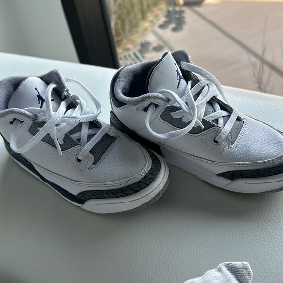 Jordan 3s - Picture 4 of 4
